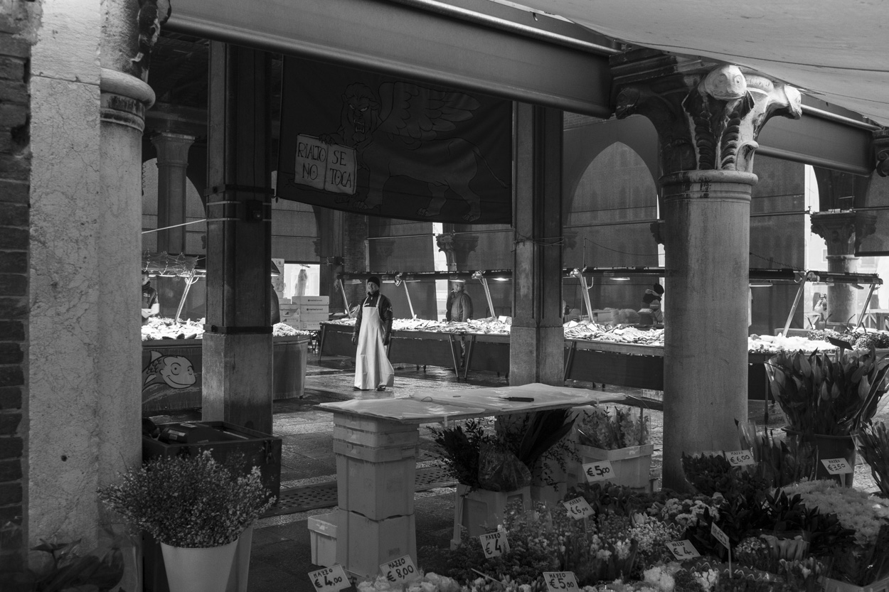 “Rialto no se toca”.The Rialto Market in Venice